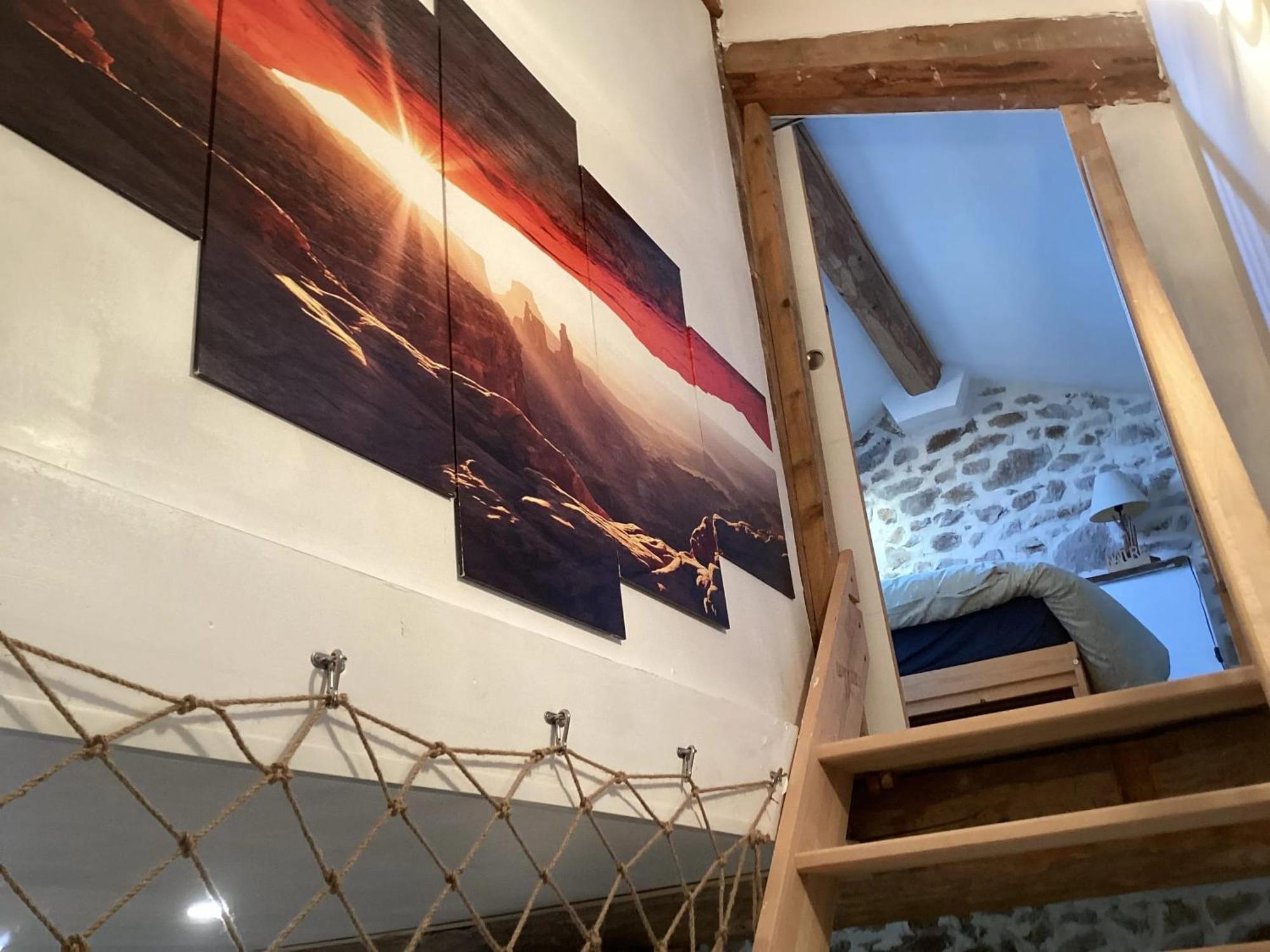 Maison Charmante A Saint-romain, Animaux Acceptes. Holiday home