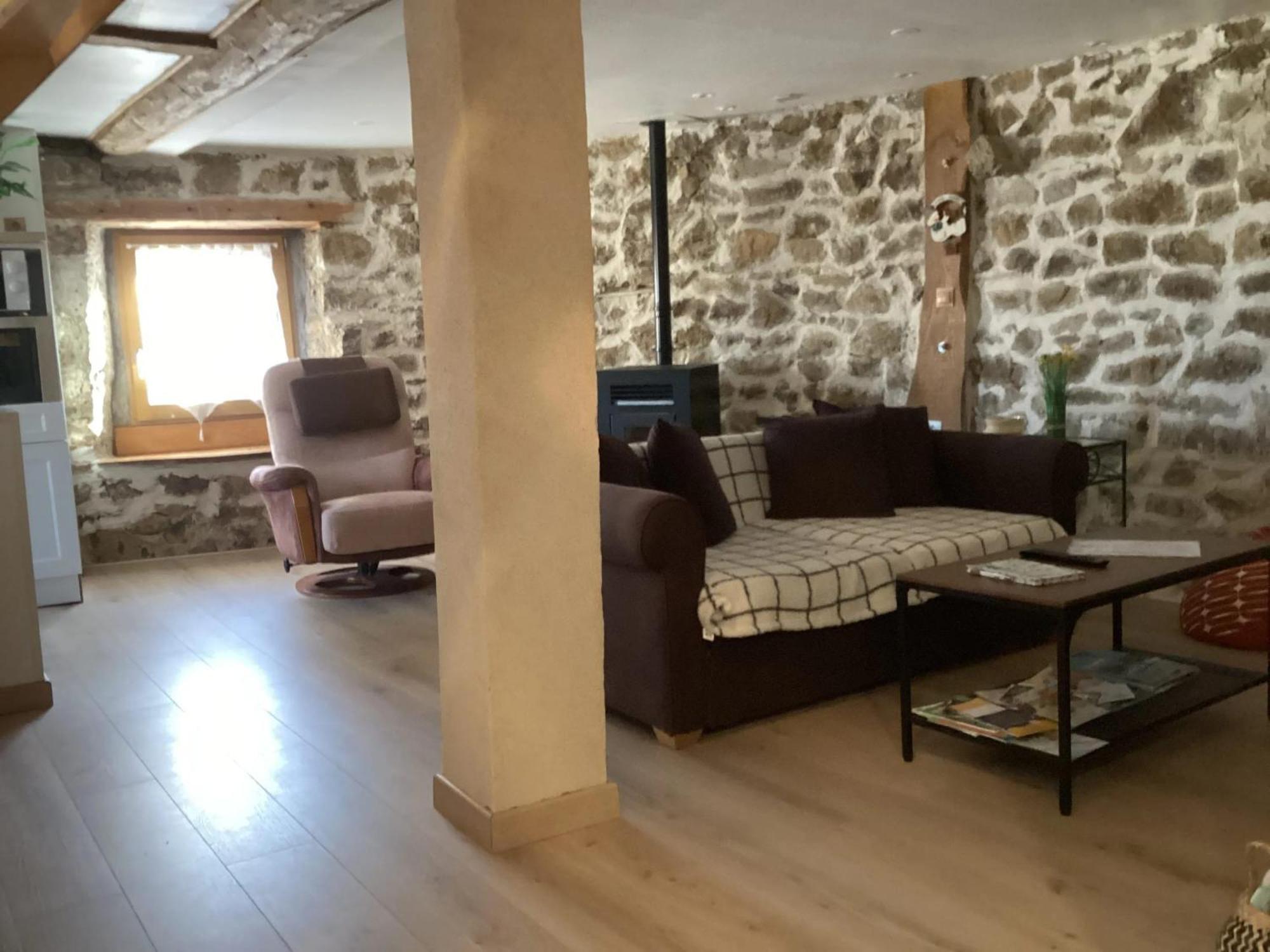Vakantiehuis Maison Charmante A Saint-romain, Animaux Acceptes.